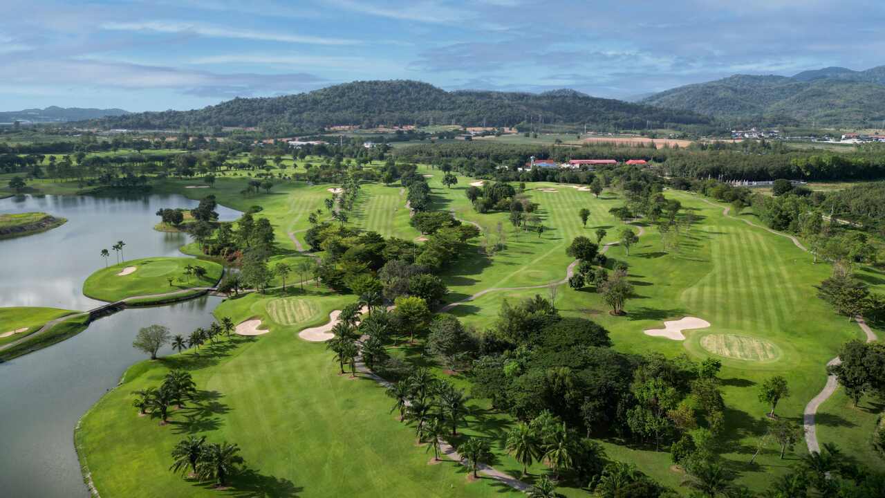 Pattana Resort - Golf Field