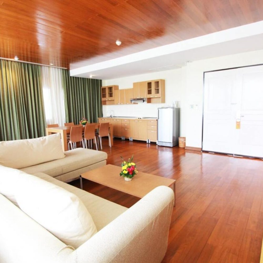 Pattana Resort - Grand Executive Suite Living and Dining Area