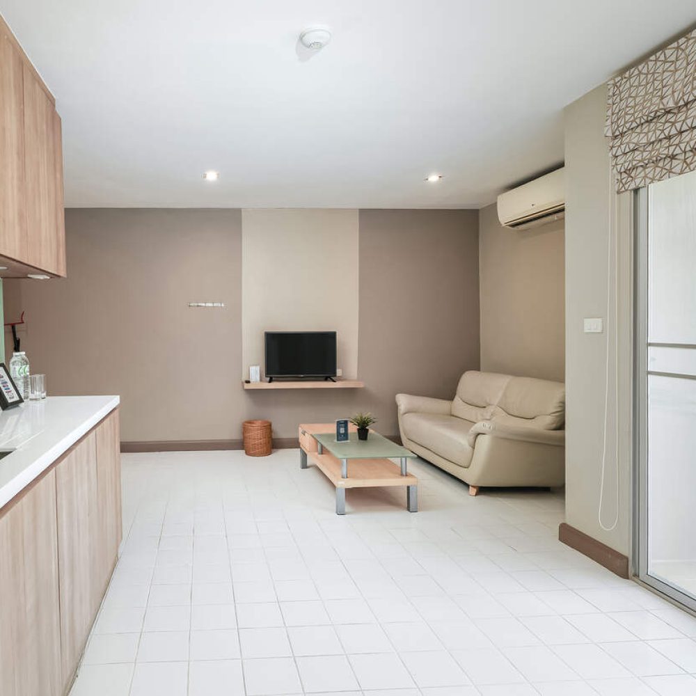 Pattana Resort - Suites Mansion 1 Living Room and Kitchen